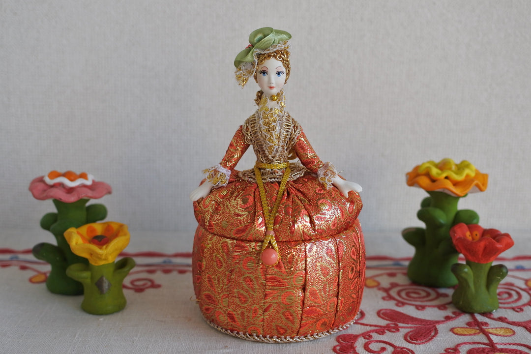 女帝のジュエリーボックス　薔薇のカクテル帽