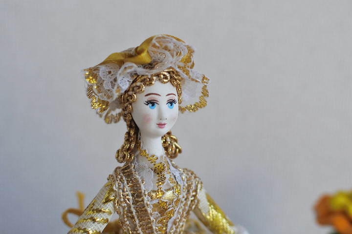 女帝のジュエリーボックス　金糸のドレス
