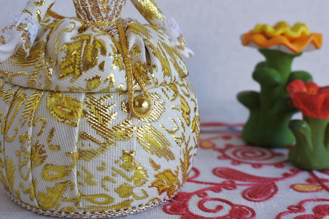 女帝のジュエリーボックス　金糸のドレス