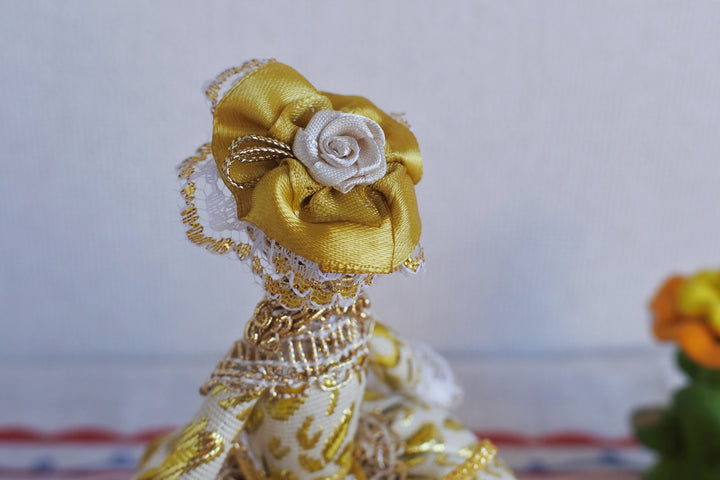 女帝のジュエリーボックス　金糸のドレス