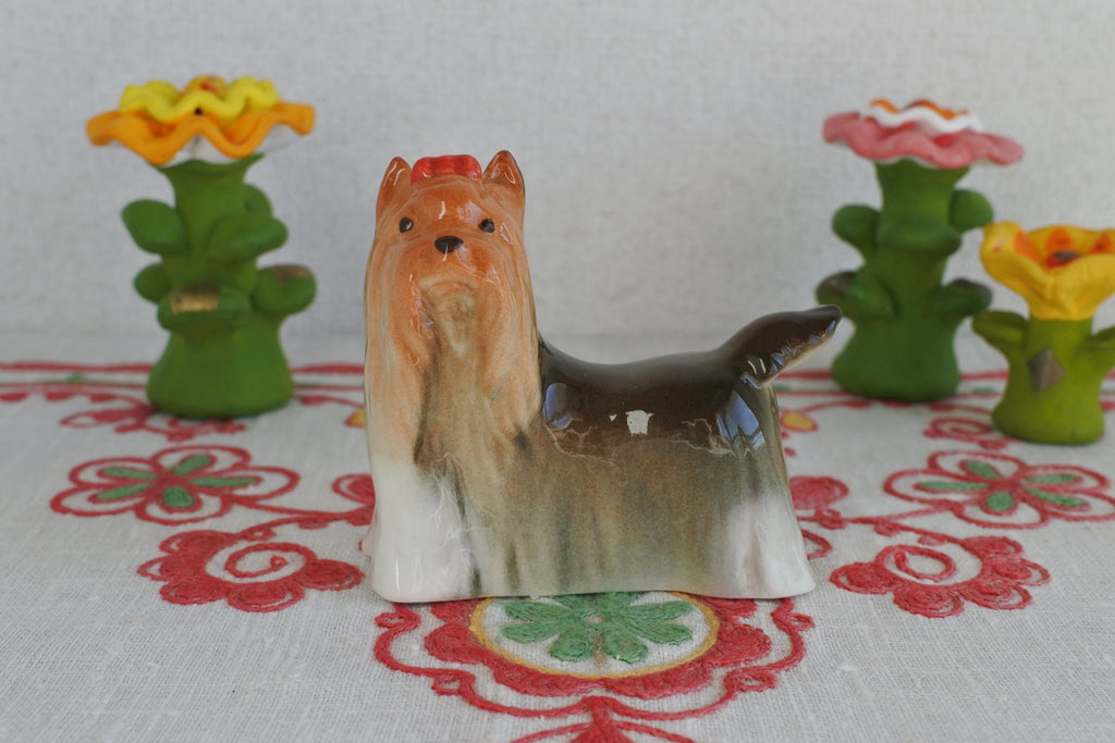 ロシアの陶磁器 フィギア 陶磁器人形 犬 ヨークシャテリア