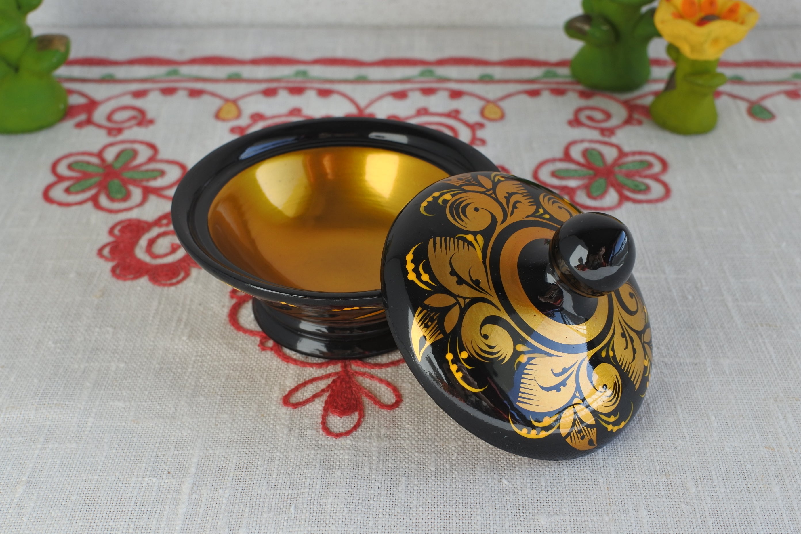 ロシアの作家さん手作りのホフロマ塗りマグカップ 4点セット - 食器