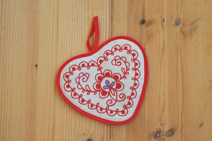 アルハンゲリスクの刺繍　鍋敷き　ハート　小さいサイズ